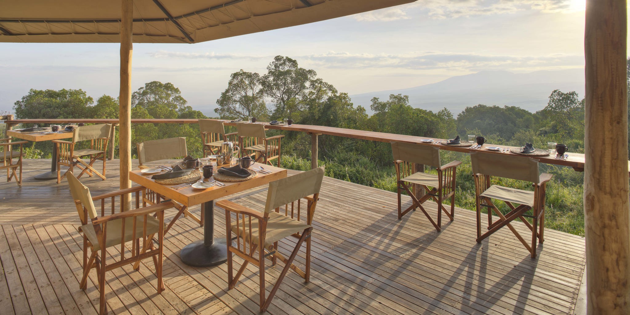 the-highlands-breakfast-on-deck