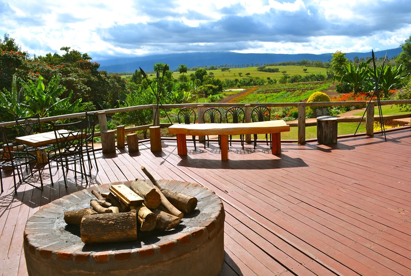 ngorongoro-farm-house-double-fire-place-deck